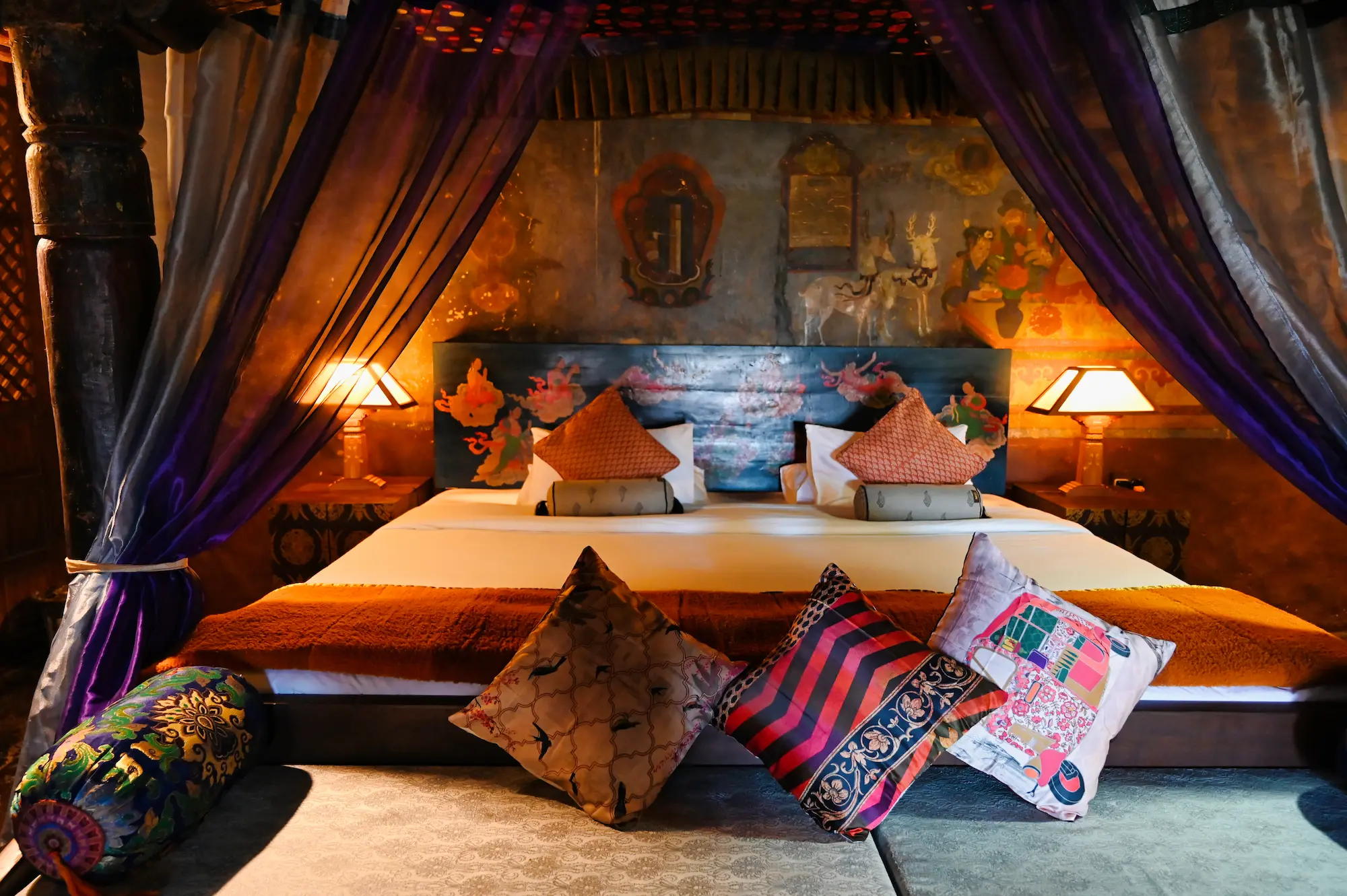 Queens room