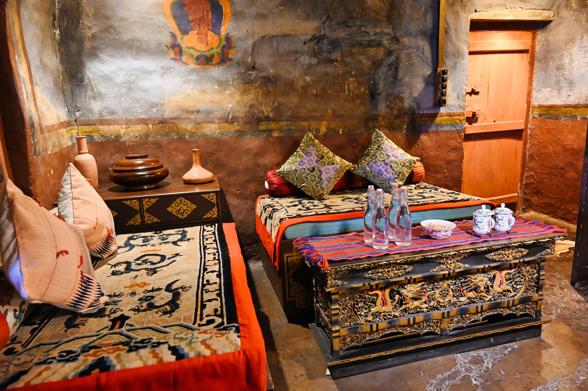 The queens room